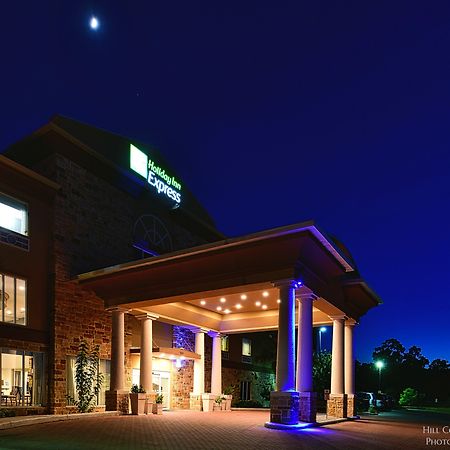 Holiday Inn Express & Suites Fredericksburg By Ihg Екстер'єр фото