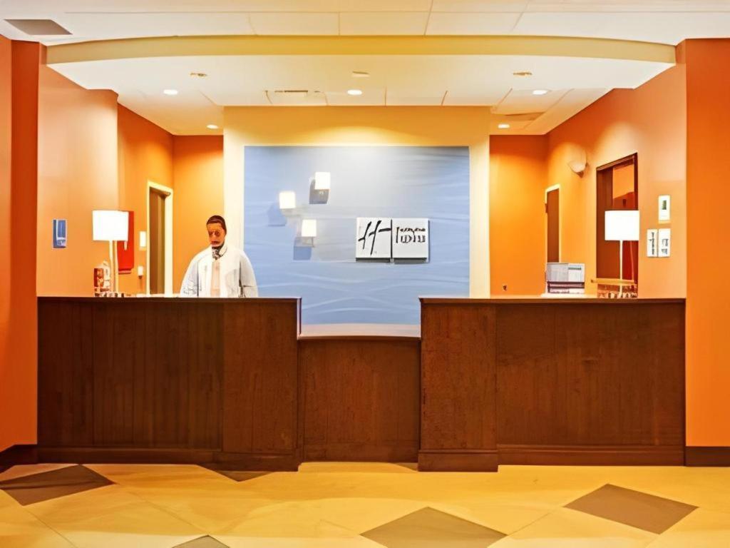 Holiday Inn Express & Suites Fredericksburg By Ihg Екстер'єр фото