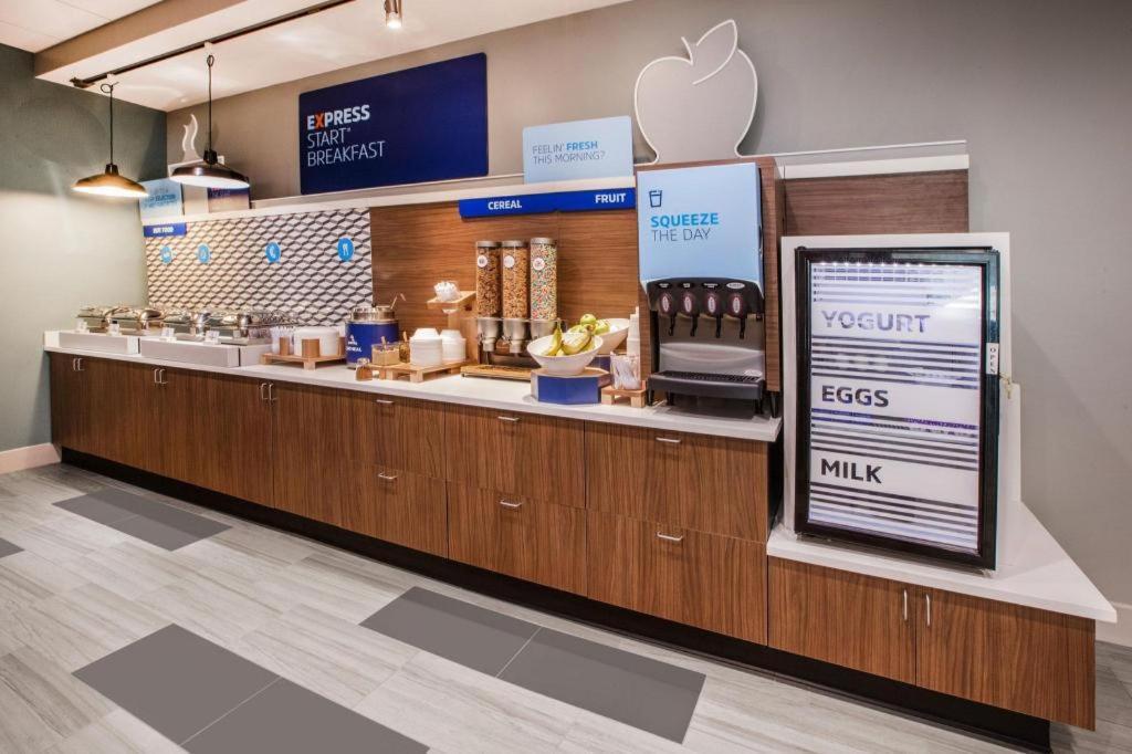 Holiday Inn Express & Suites Fredericksburg By Ihg Екстер'єр фото