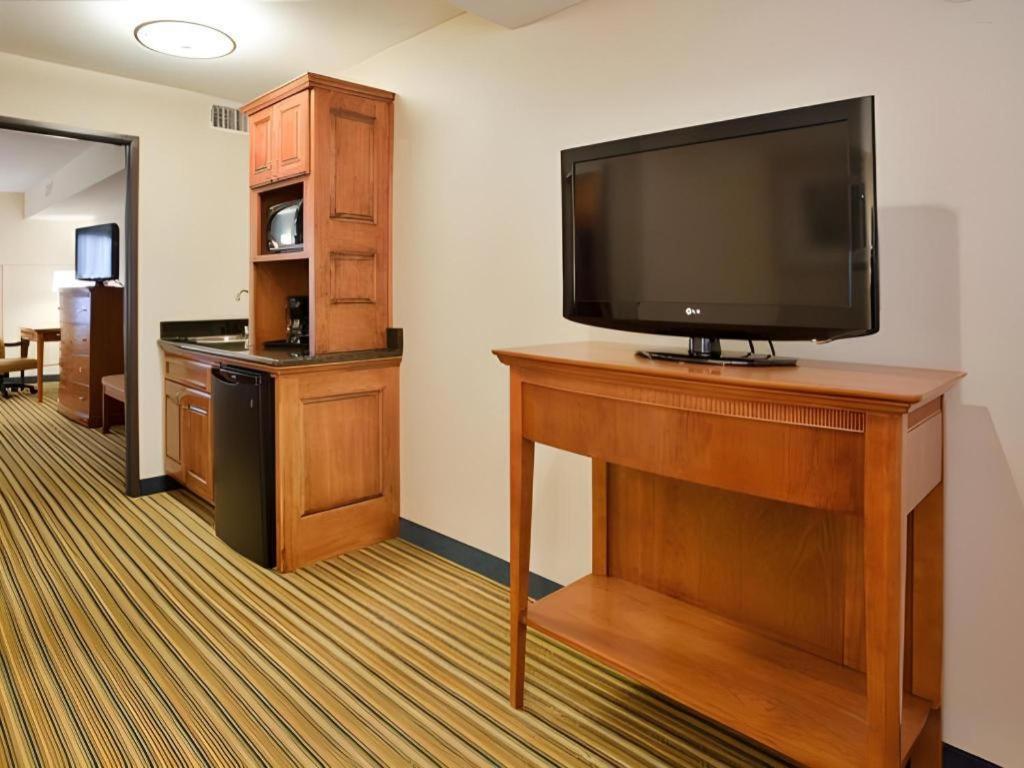 Holiday Inn Express & Suites Fredericksburg By Ihg Екстер'єр фото