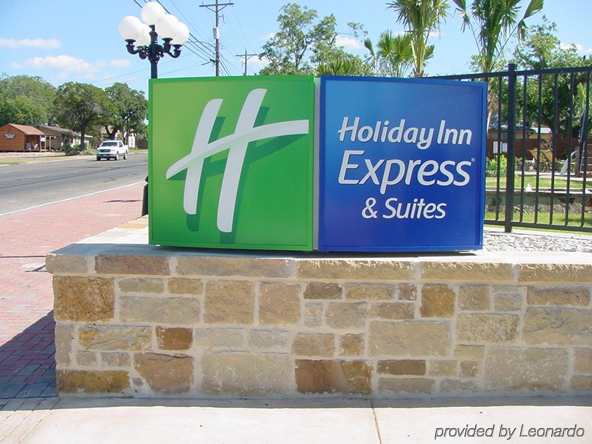 Holiday Inn Express & Suites Fredericksburg By Ihg Екстер'єр фото