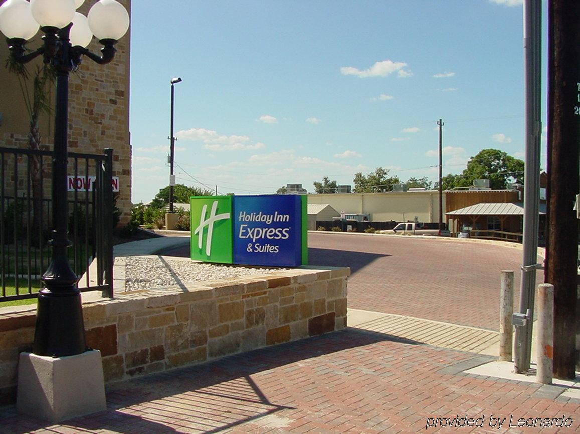 Holiday Inn Express & Suites Fredericksburg By Ihg Екстер'єр фото
